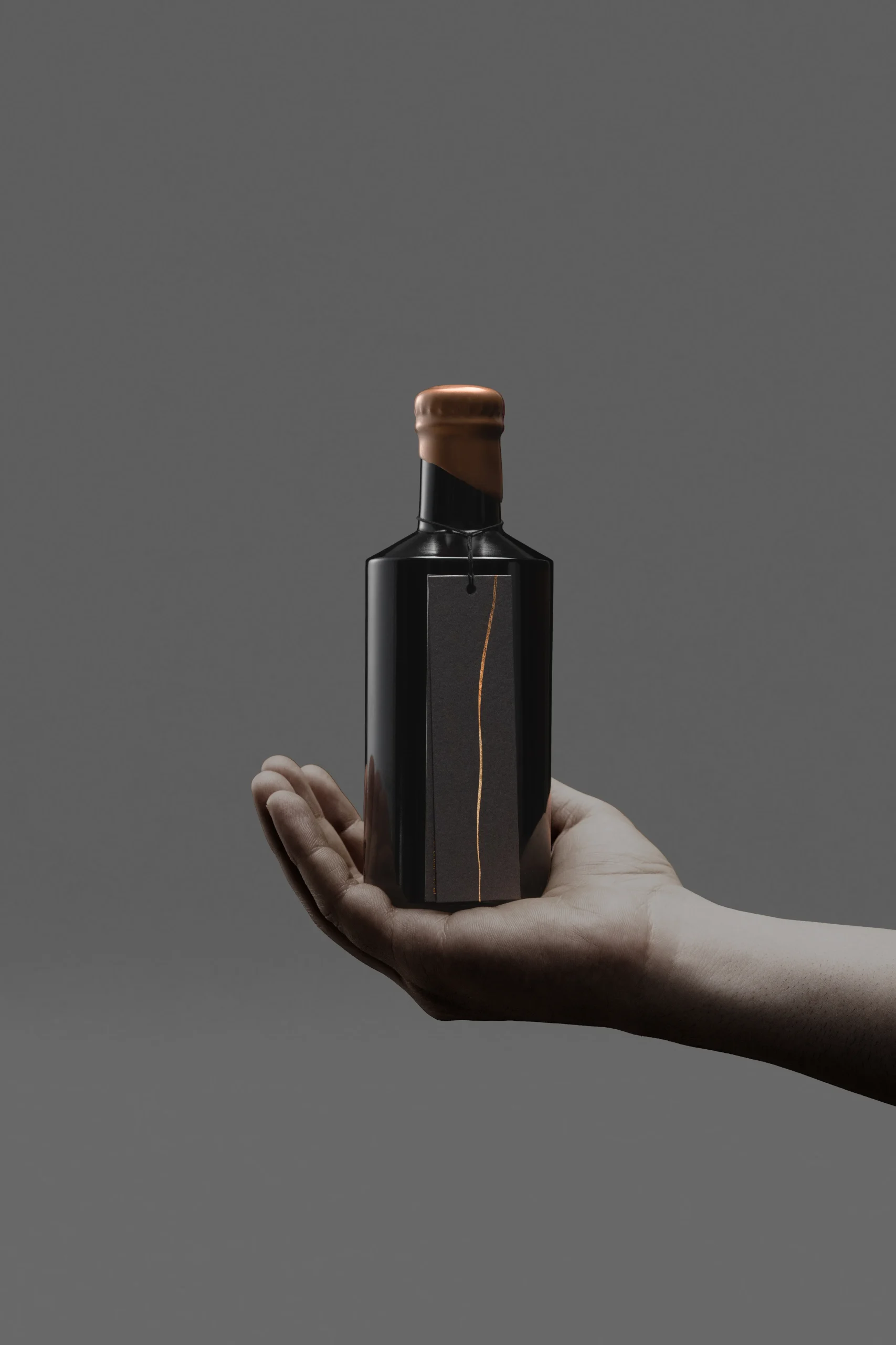 Signora Birra_Still0148_marrone_legnoantico